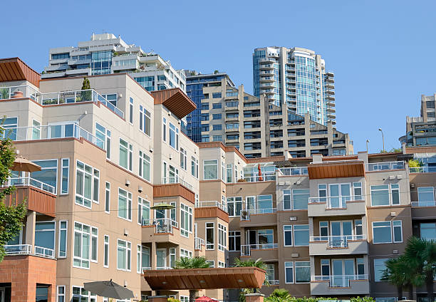 Apartment buildings in downtown Seattle right by the waterfront. Average price of a condo in Seattle 2025 – downtown skyline with modern condos